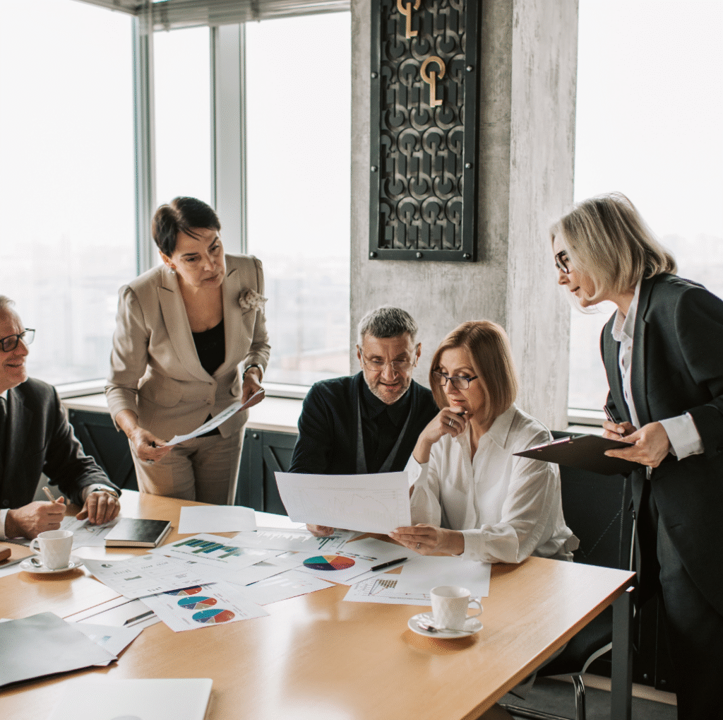 equipo experto en administración de propiedades e inversión inmobiliaria